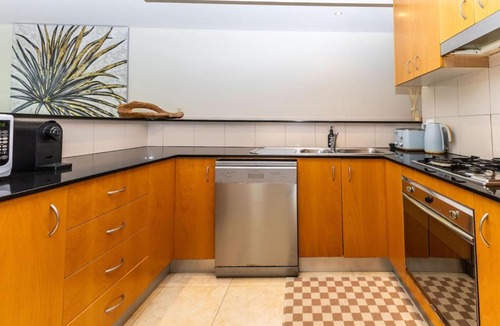 Bondi Apartment | Bright & Spacious 2 BDR w Pool Parking Balcony AC
