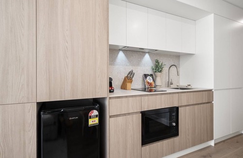 North Fremantle Apartment | Bright Studio Stay in North Fremantle with Views