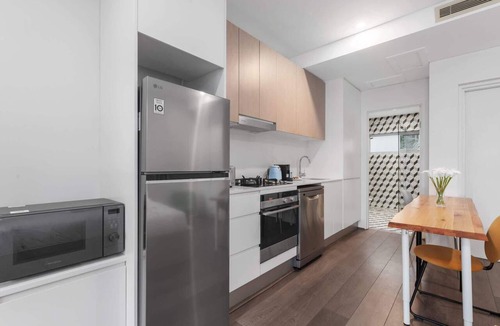 Coogee Apartment | Bright Studio with Balcony near Coogee Beach