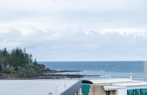 Kings Beach Apartment | Bright Stylish Kings Beach Apartment