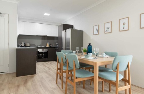 Booragoon Apartment | Bright Trendy 3BR Apt - Walk to River & Shops
