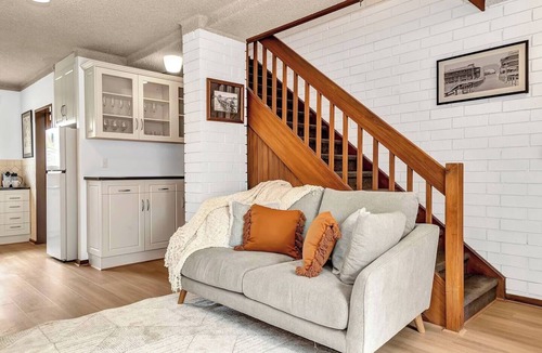 Brighton House | Brightly Beachside Where Jetty Rd meets the Ocean