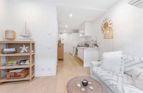 Brighton Apartment | Brighton 1-Bed Apartment with Balcony