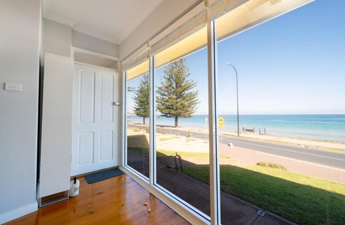 Brighton Apartment | Brighton Beachfront Sanctuary - Retro Coastal Charm