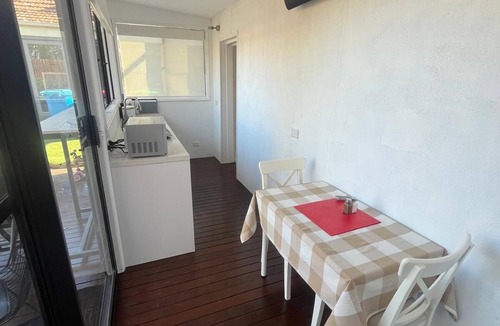 Brighton Apartment | Brighton Guest Suite – Walk to Bay St, Train, Sky Bus and Beach. Free Parking!