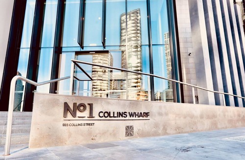 Docklands Apartment | Brilliant Collins Wharf Waterfront Condo
