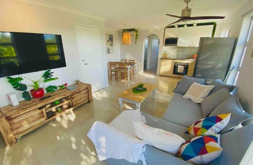 Broadbeach Apartment | Broadbeach, Stylish Apartment Close To everything