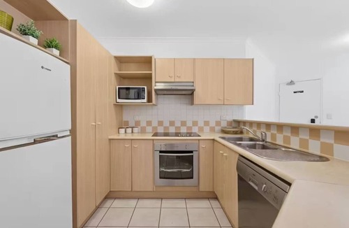Labrador Apartment | Broadwater Waterfront Balcony near Sea World