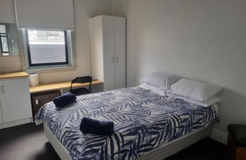 Parkes Hotel | Broadway Hotel