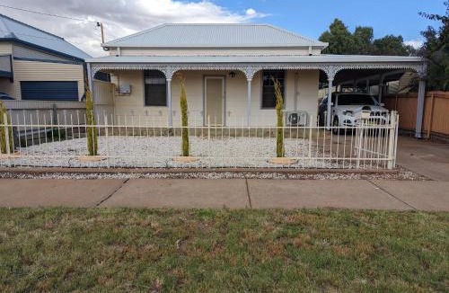 Broken Hill House | Broken Hill Inn Cottage