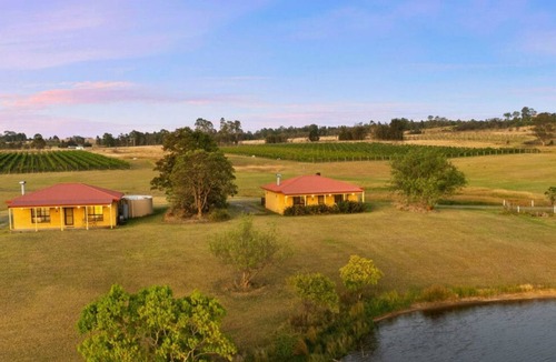 Rothbury Villa | Broken View Mountain Villa with Free Wine Tasting