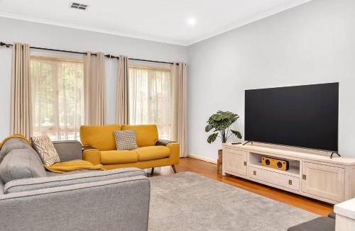 Brompton House | Brompton Bliss - A Relaxed Northern Adelaide Retreat