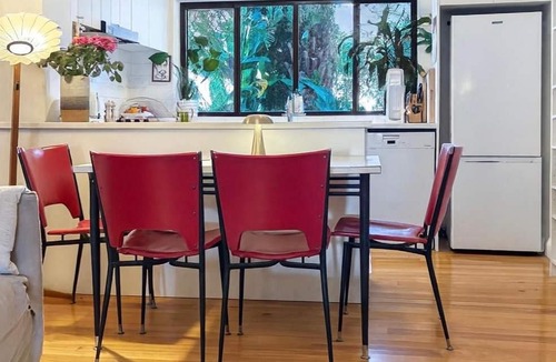 Bronte Apartment | Bronte Beach 500m - 2BR - access to rooftop with Ocean Views