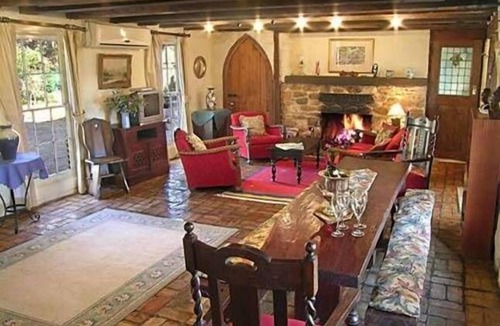 Clare Bed & Breakfast | Bronte Manor, Wuthering Heights ~ min. 4 people - dog friendly