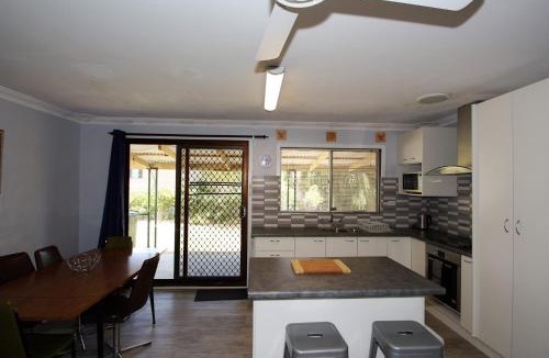 Guilderton House | Brooklands - Budget Beach Shack Style Accomodation