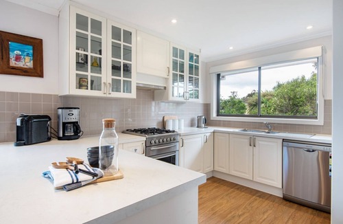 Safety Beach House | Brooklyn Beach Abode Walk to the beach