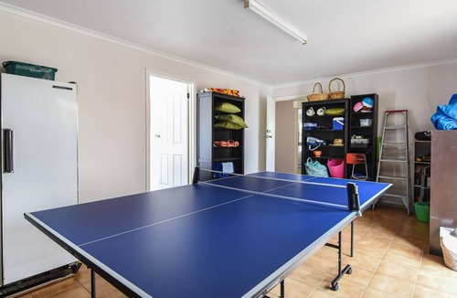 Safety Beach House | Brooklyn Beach Abode Walk to the beach