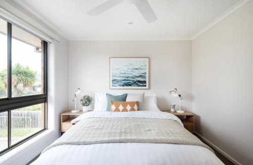 Safety Beach House | Brooklyn Beach Abode Walk to the beach