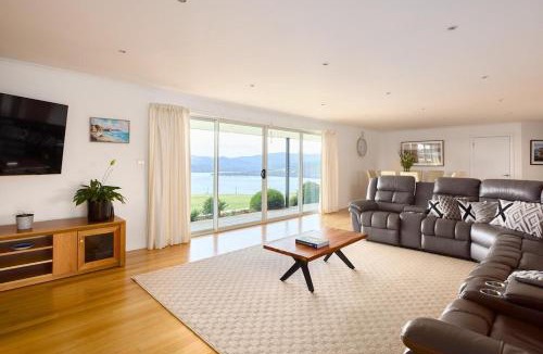 North Bruny House | Bruny Horizon - Where the Country meets the Sea