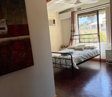 Kelmscott House | Budget rooms in big house