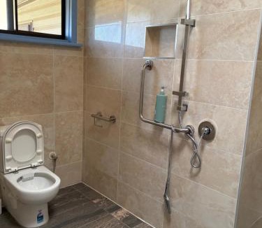 Kelmscott House | Budget rooms in big house
