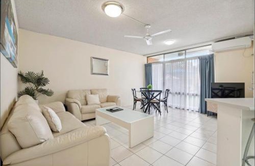 Coffs Harbour Apartment | Budget Unrenovated Beachside Resort Style Complex 222 Sandcastles