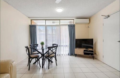 Coffs Harbour Apartment | Budget Unrenovated Beachside Resort Style Complex 222 Sandcastles