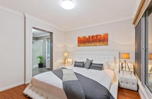 Bulla House | Bulla Villas - More Space for your Stay, Sleep 12