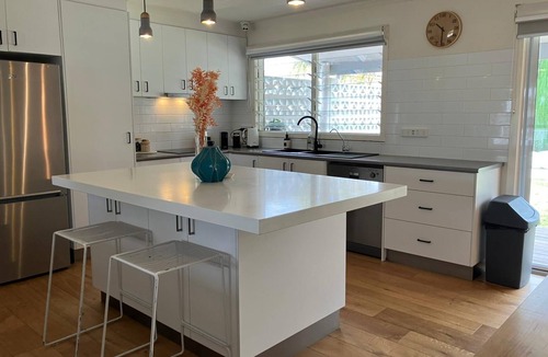 Bundalong House | Bundalong River Decadence & Poolside Bliss 3BRM -just 1 minute to the River