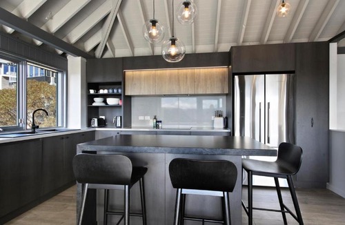 Hotham Heights Apartment | Bunnys