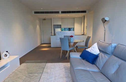 Capital Hill Apartment | Burbury Bonanza @ Barton!