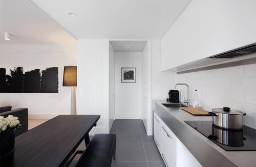 Capital Hill Hotel | Burbury Hotel & Apartments