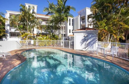 Burleigh Heads Apartment | Burleigh Beachside Pool Parking & Beach Access