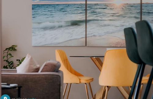 Burleigh Heads Apartment | Burleigh Beachside Pool Parking & Beach Access