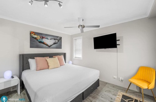 Burleigh Heads Apartment | Burleigh Beachside Pool Parking & Beach Access