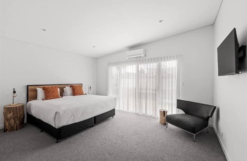 Abbey House | Burnished Bay - Coastal Luxe near Abbey Beach