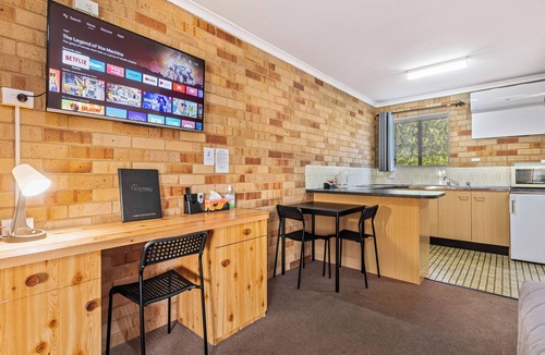 Lake Albert Hotel | Burringa Motel