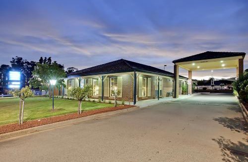 Parkes Hotel | Bushman's Motor Inn