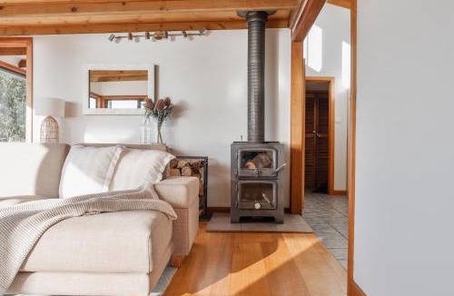 Bungaree House | Buttons By The Beach - beach house on King Island