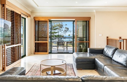 Byron Bay Apartment | Byron Bay Beachfront Holiday Apartment - Pool, Ocean Views, 3 Bedrooms, Family & Group Accommodation