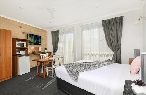 Caboolture South Hotel | Caboolture Riverlakes Boutique Motel