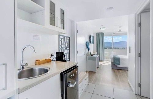 Cairns Central Business District Apartment | Cairns Central Getaway: A Sleek City Studio