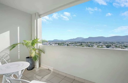 Cairns Central Business District Apartment | Cairns Central Getaway: A Sleek City Studio