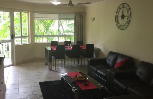 White Rock Apartment | Cairns Golf Course Apartment