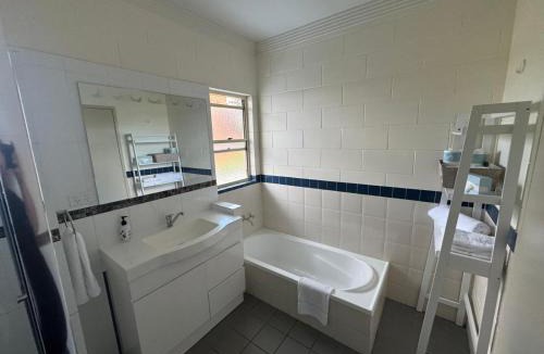 Cairns North Hotel | Cairns Queens Court