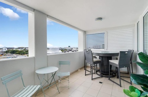 Cairns Central Business District Apartment | "Cairns Sky" A Central Resort-style Retreat