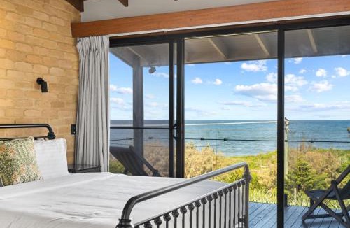 Shelly Beach House | Caloundra Retro Beach House in Front of Ocean