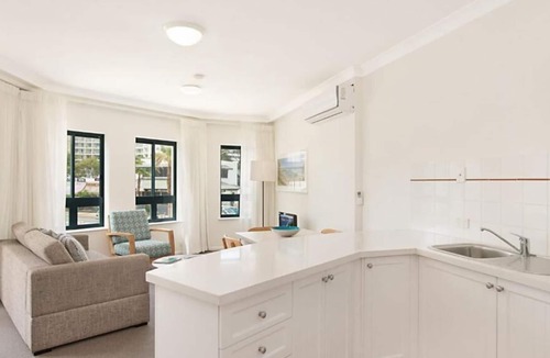 Tweed Heads Resort | CALYPSO - Classic Resort Style Apartment - Steps from the Beach!