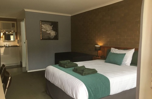Narrandera Hotel | Camellia Motel
