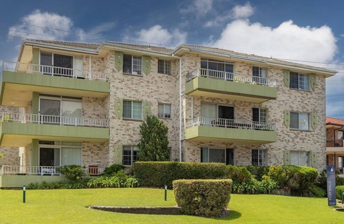 Forster Apartment | Camelot 01 over looking Wallis lake